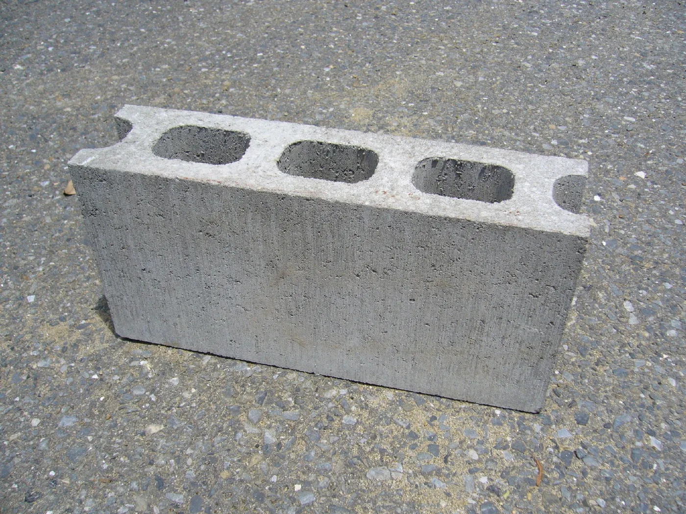 Concrete Blocks vs Bricks: A UK Buying and Comparison Guide
